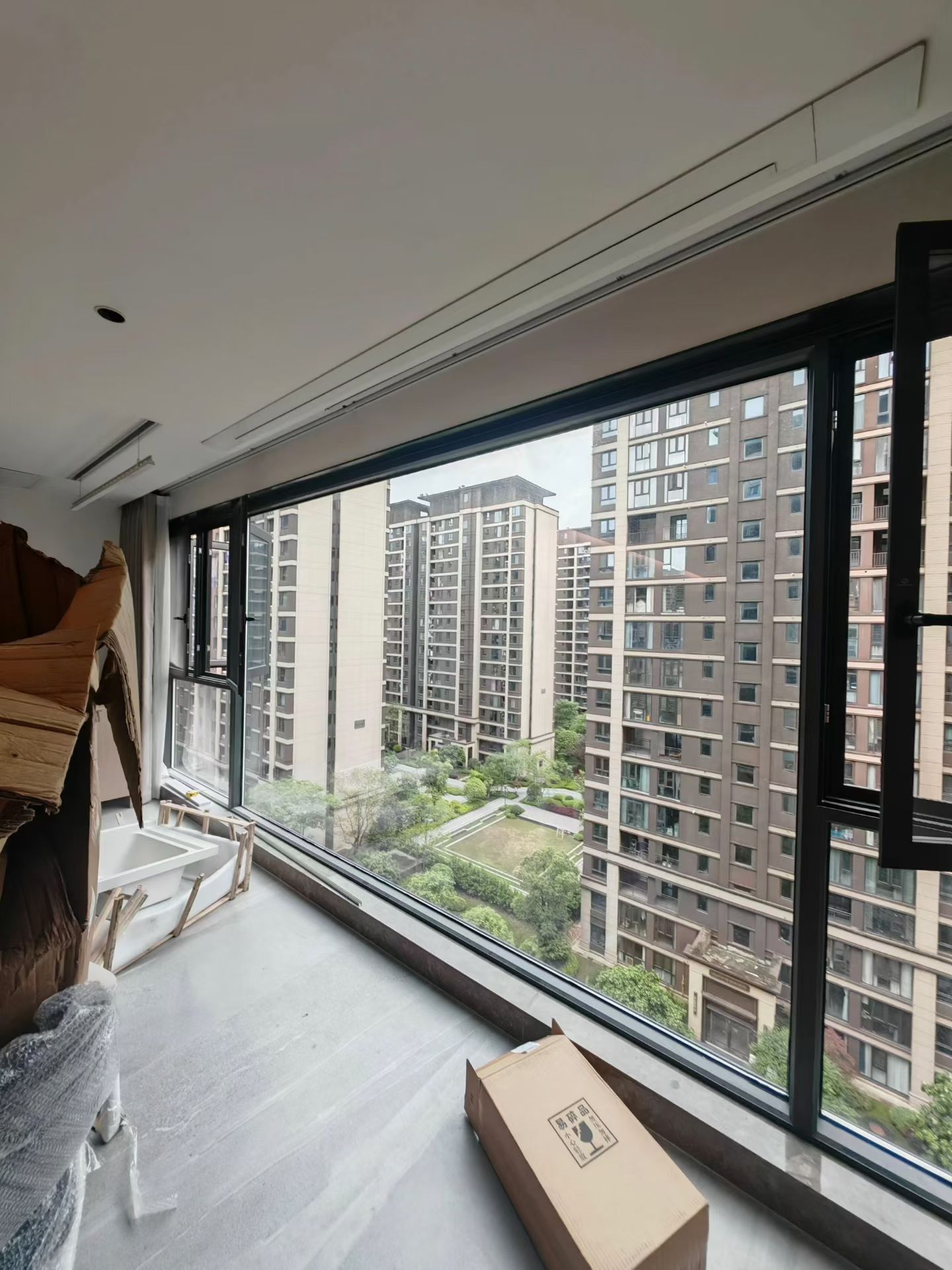 市南阳光房定制完工实拍，艺德派克大玻璃系统窗